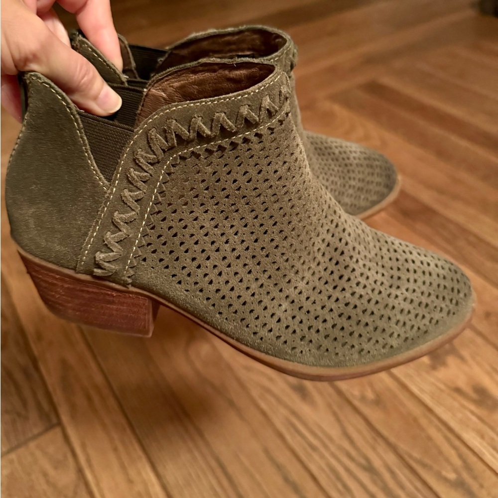 Earth Peak Perry suede booties